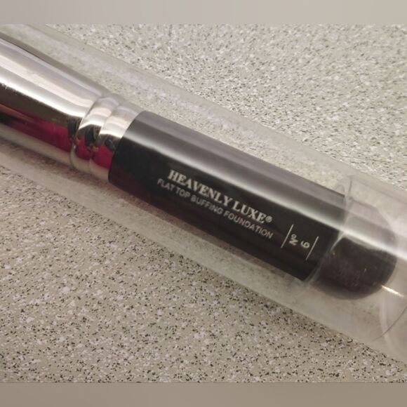 IT Cosmetics Makeup Flat Top Buffing Foundation Brush Cosmetics New - Picture 6 of 11